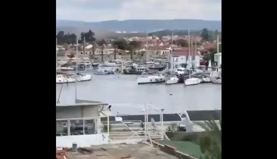 Sorprendente: El Mar Egeo retrocede tras fuerte terremoto y mueve los barcos a su paso (VIDEO)