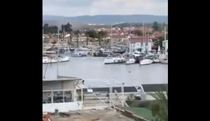Sorprendente: El Mar Egeo retrocede tras fuerte terremoto y mueve los barcos a su paso (VIDEO)
