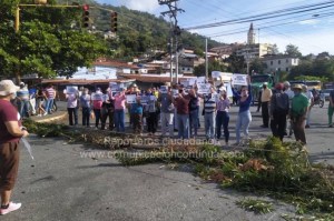 En Mérida, habitantes trancan vías para protestar por la falta de servicios públicos este #12Oct (FOTO)