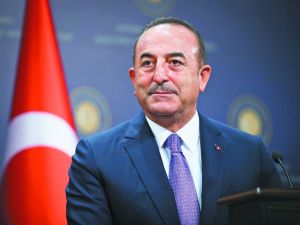 El ministro turco de Exteriores regaña a su homóloga sueca en rueda de prensa