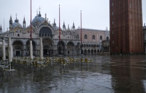 Defensas contra inundaciones salvan a Venecia de segunda crecida de la laguna (FOTOS)