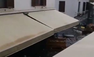 Tsunami golpeó las costas de la provincia turca de Esmirna después del fuerte terremoto en el Mar Egeo (VIDEO)