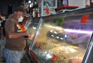 Sardinas se venden como pan caliente en el Muelle Pesquero de La Guaira