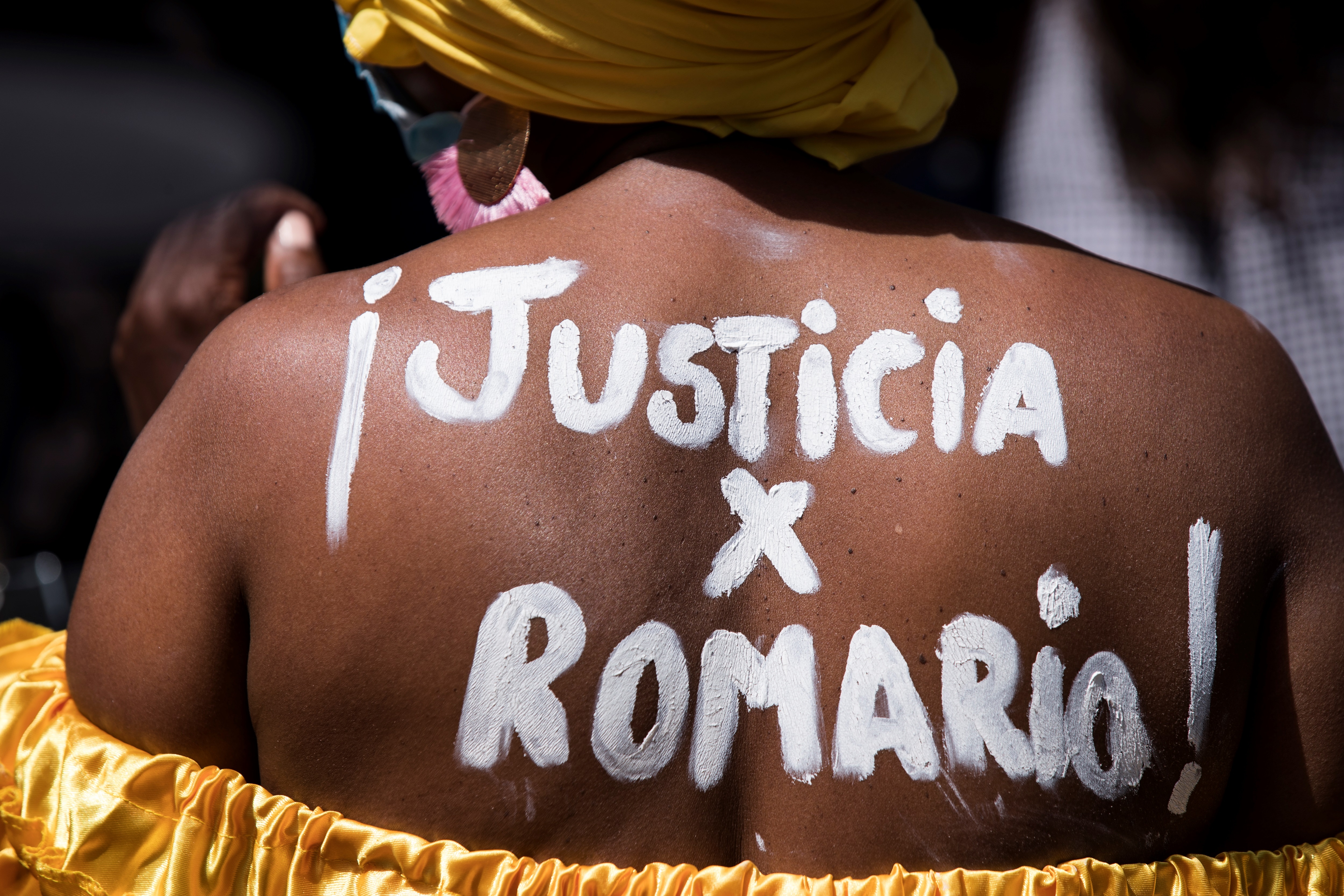 Madre de joven asesinado en protestas de Chile se desnudó para pedir justicia (Fotos)