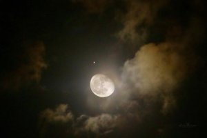 Luna azul, conjunción planetaria y eclipse penumbral: Las maravillas astronómicas de octubre