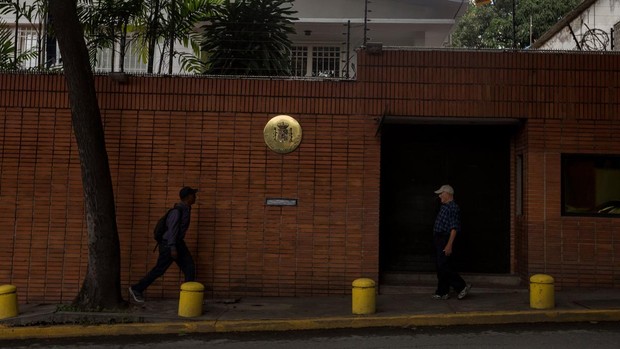 ABC: “Cortes de luz o agua” para sabotear a la Embajada española de Venezuela