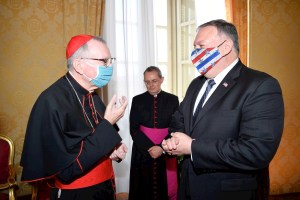 Pompeo es recibido por el Cardenal Parolin luego que criticará al Papa por sus políticas con China