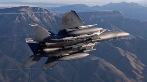 La Fuerza Aérea de EEUU potencia su arsenal con una bomba capaz de impactar objetivos en movimiento (VIDEO)