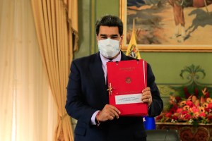 Maduro creó el “Centro de Inversión Productiva” tras aprobar su írrita “ley antibloqueo”