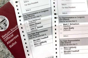 Casi 50 mil votantes en Ohio enviaron boletas incorrectas por correo