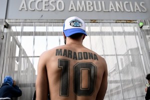 La última FOTO de Maradona tras ser operado de un hematoma en el cerebro