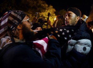 Movimiento “Black Lives Matter” manifestó cerca de la Casa Blanca durante la noche de las elecciones (videos)