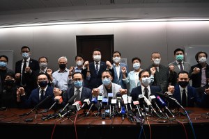 Todos los diputados prodemocracia de Hong Kong anuncian que dimitirán