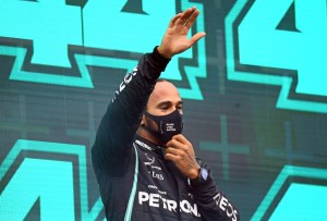 Campeón mundial de Fórmula 1 Lewis Hamilton, positivo por coronavirus