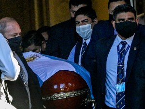 Justicia argentina investiga si hubo negligencia en la muerte de Maradona