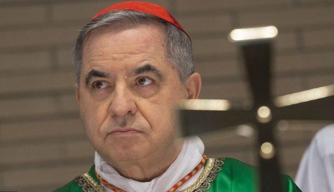 Excardenal Becciu, acusado de corrupción, asegura que el papa Francisco “cree en su inocencia”