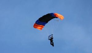 ¡Insólito! Paracaidista murió en Florida tras chocar con otro en el aire