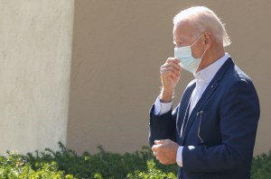 Biden insta al uso de tapabocas insistiendo en que “no es un gesto político”
