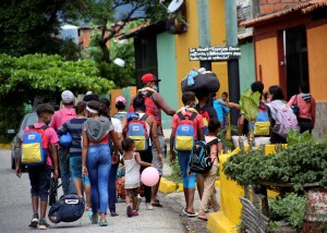 Smolansky alertó sobre aumento de crisis migratoria: 1.700 venezolanos huyen del país diariamente