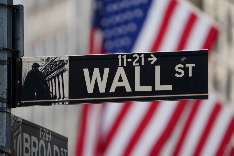 Wall Street abre plano ante desaceleración de repunte del mercado laboral en EEUU