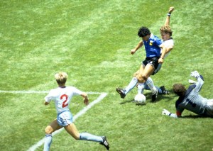Camiseta usada por Maradona ante Inglaterra en México 1986 podría ser tuya… pero no tan fácil