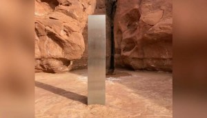 Descubrieron en el desierto de EEUU un misterioso “obelisco” que dispara teorías sobre ovnis