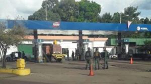En Amazonas amenazan con “multas” a conductores que pernocten en colas para surtir combustible
