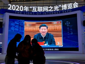 Xi Jinping insiste en proyectar propagandas para vender que el comunismo chino “es bueno”
