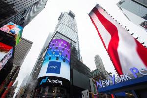 Wall Street dispar al cierre y Nasdaq marca nuevo récord