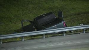 Conductor murió después de ser expulsado de una camioneta en la vía de Miami-Dade