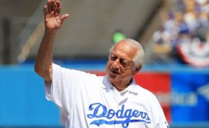 El legendario Lasorda, expiloto de Dodgers, hospitalizado en estado grave
