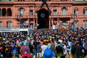 Buenos Aires alerta “riesgo epidemiológico” por el velorio de Maradona