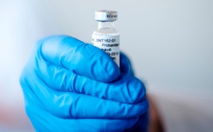 BioNTech puede suministrar en seis semanas nueva vacuna adaptada a mutación del virus