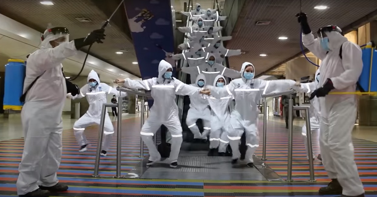 Ante la ausencia de vuelos, pasillos del aeropuerto de Maiquetía quedaron para ejecutar una bochornosa coreografía (VIDEO)
