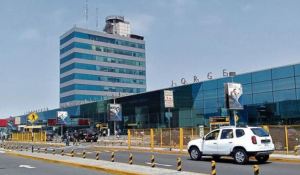 Aeropuerto Jorge Chávez de Perú cierra en medio de rumores sobre posible intento de fuga de Merino