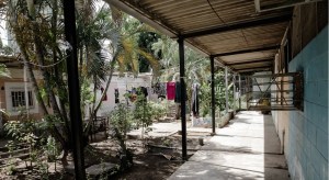 Casi 40 familias viven en el Banco del Libro de Ciudad Guayana