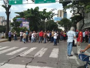 Trabajadores de Cantv en Caracas protestaron en rechazo a los despidos y jubilaciones ilegales este #19Nov