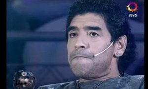 “¿Qué te dirías desde el cementerio?” El día que Maradona se entrevistó y habló de su propia muerte (VIDEO)