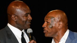 Evander Holyfield anunció que está negociando para enfrentar a Mike Tyson: La millonaria cifra que planean ganar