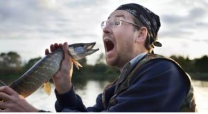 VIRAL: Le extrajeron un pez vivo de la garganta a un hombre que casi muere asfixiado (Fotos)