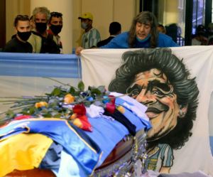 El adiós a Maradona: Un epílogo de desbordes, como su vida misma