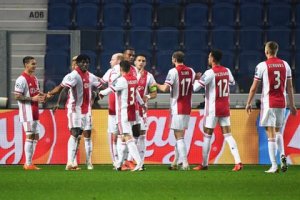 Once jugadores del Ajax dan positivo por Covid-19 antes del partido por la Liga de Campeones
