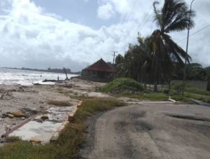 Denuncian que la Playa Carenero se encuentra en total deterioro (FOTOS)