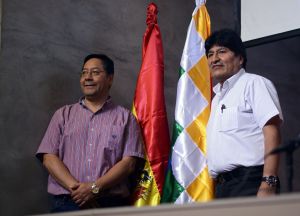 El País: La difícil convivencia del nuevo presidente de Bolivia con un Evo Morales en la sombra