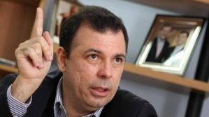 Roberto Enríquez denunció “conspiración en curso” contra la Primaria tras renuncia de vicepresidenta de la Comisión