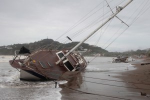 Eta se convierte en huracán y fija rumbo hacia Nicaragua y Honduras