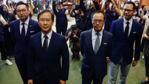 Cuatro diputados prodemocracia de Hong Kong expulsados del parlamento tras decisión de China