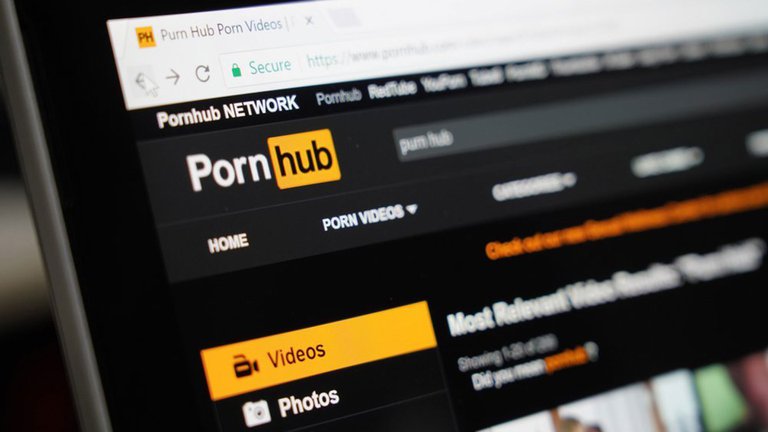 Más de 30 mujeres demandaron a Pornhub por lucrarse con videos de abusos