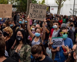 Protestas en Europa contra restricciones por pandemia, que podrían durar meses (FOTOS)
