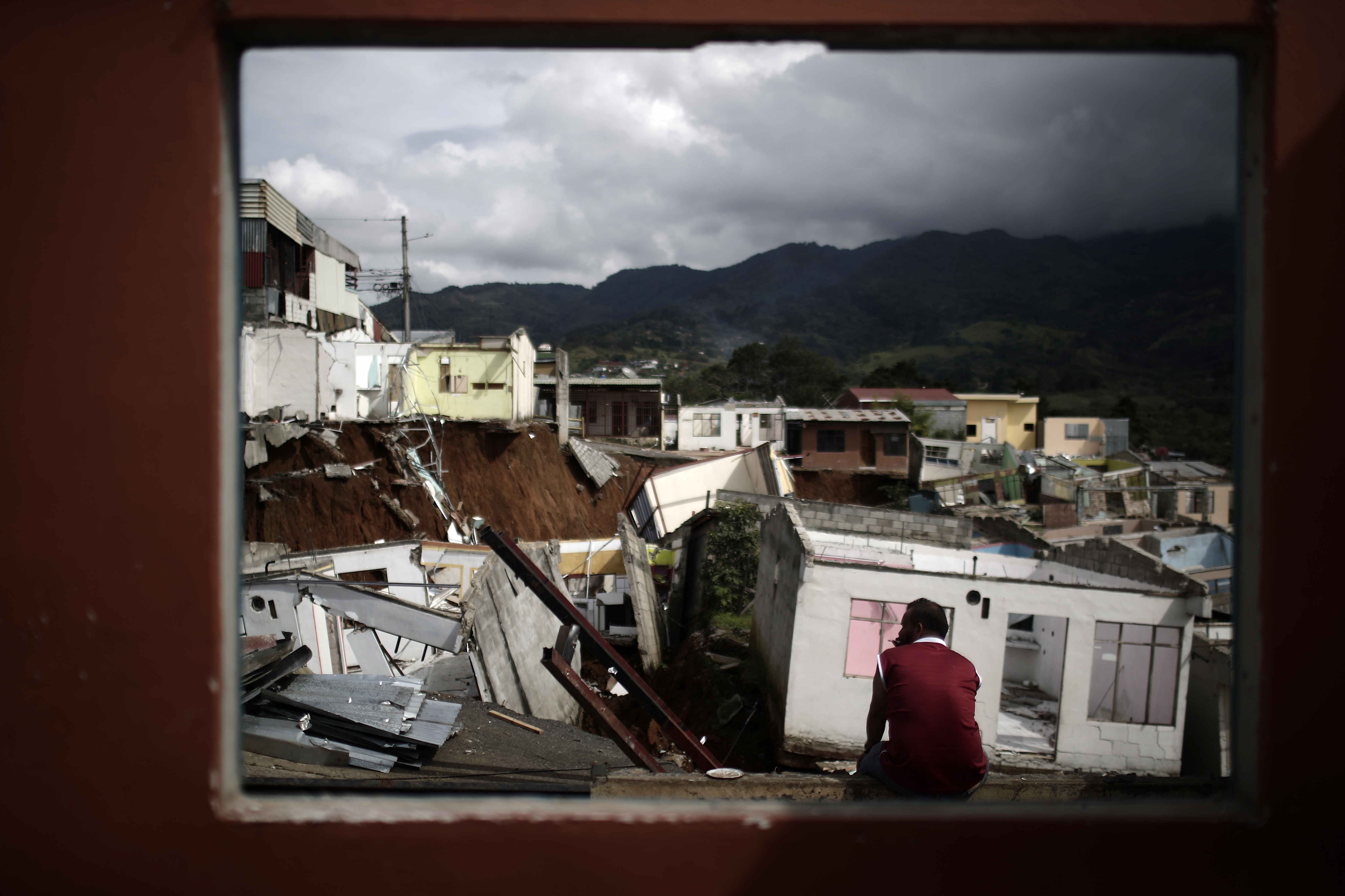 Pueblo de Costa Rica desaparece poco a poco por un “terremoto en cámara lenta” (FOTOS)